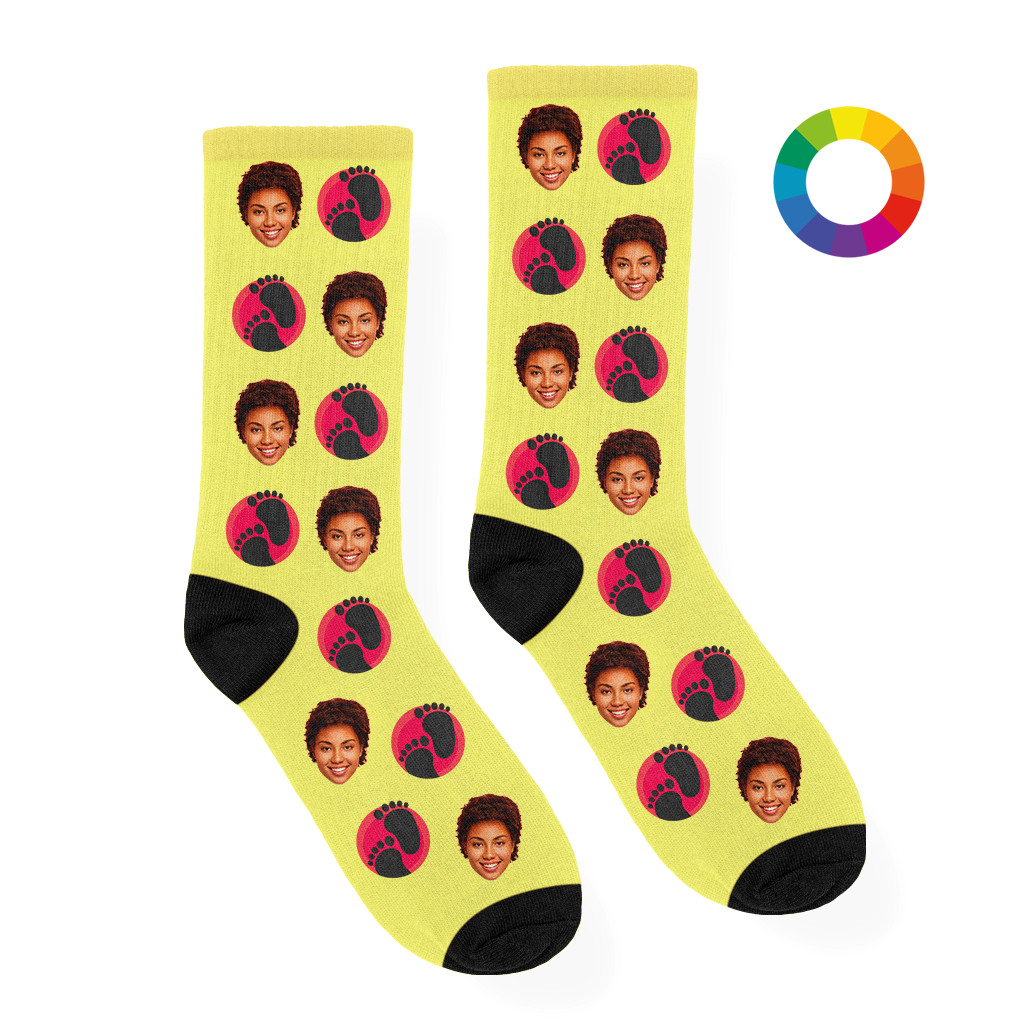 Geboortesokken met Donkere Babyvoetjes en Eigen Foto